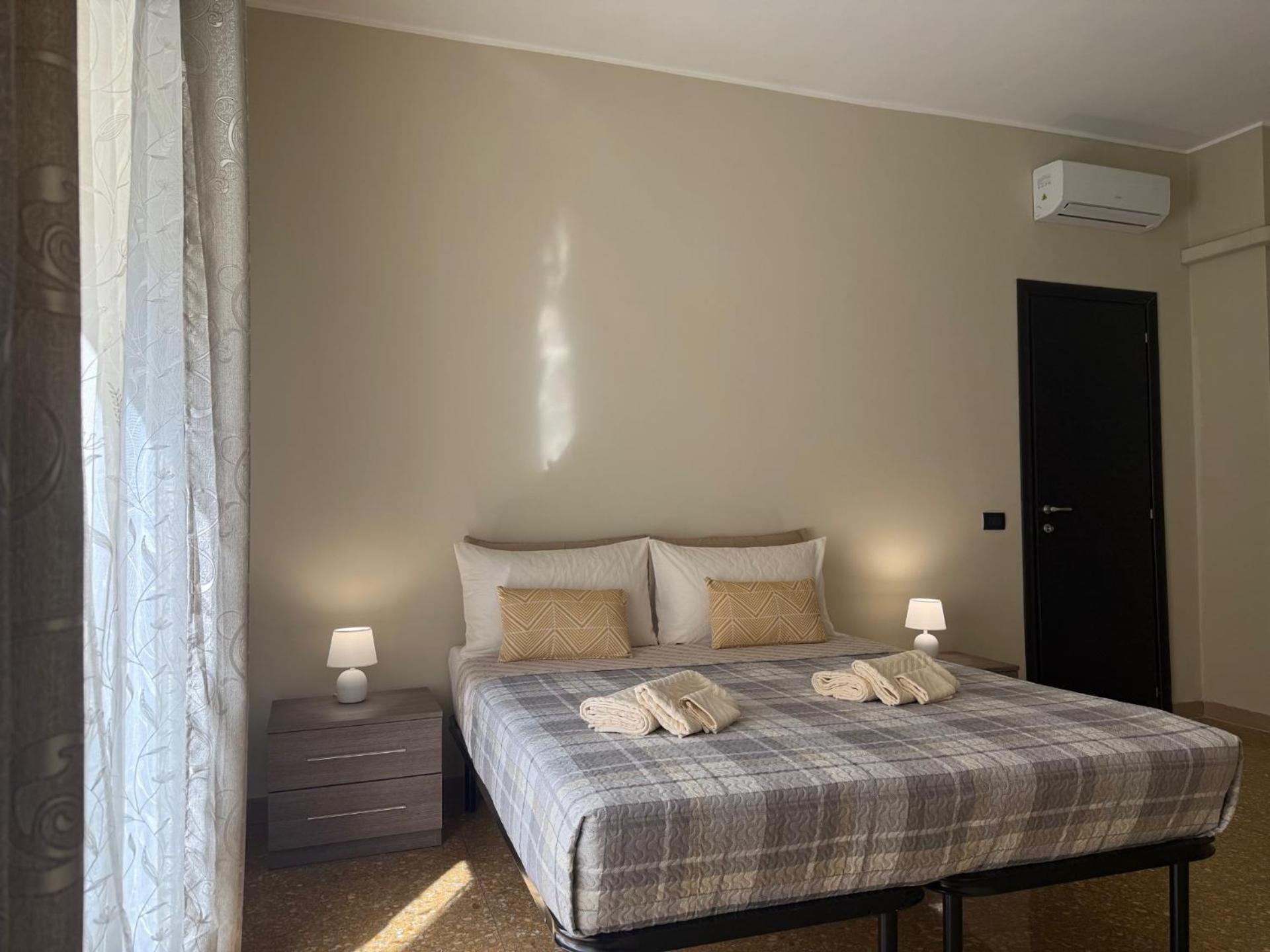 Alexander's Close To Metro A Apartamento